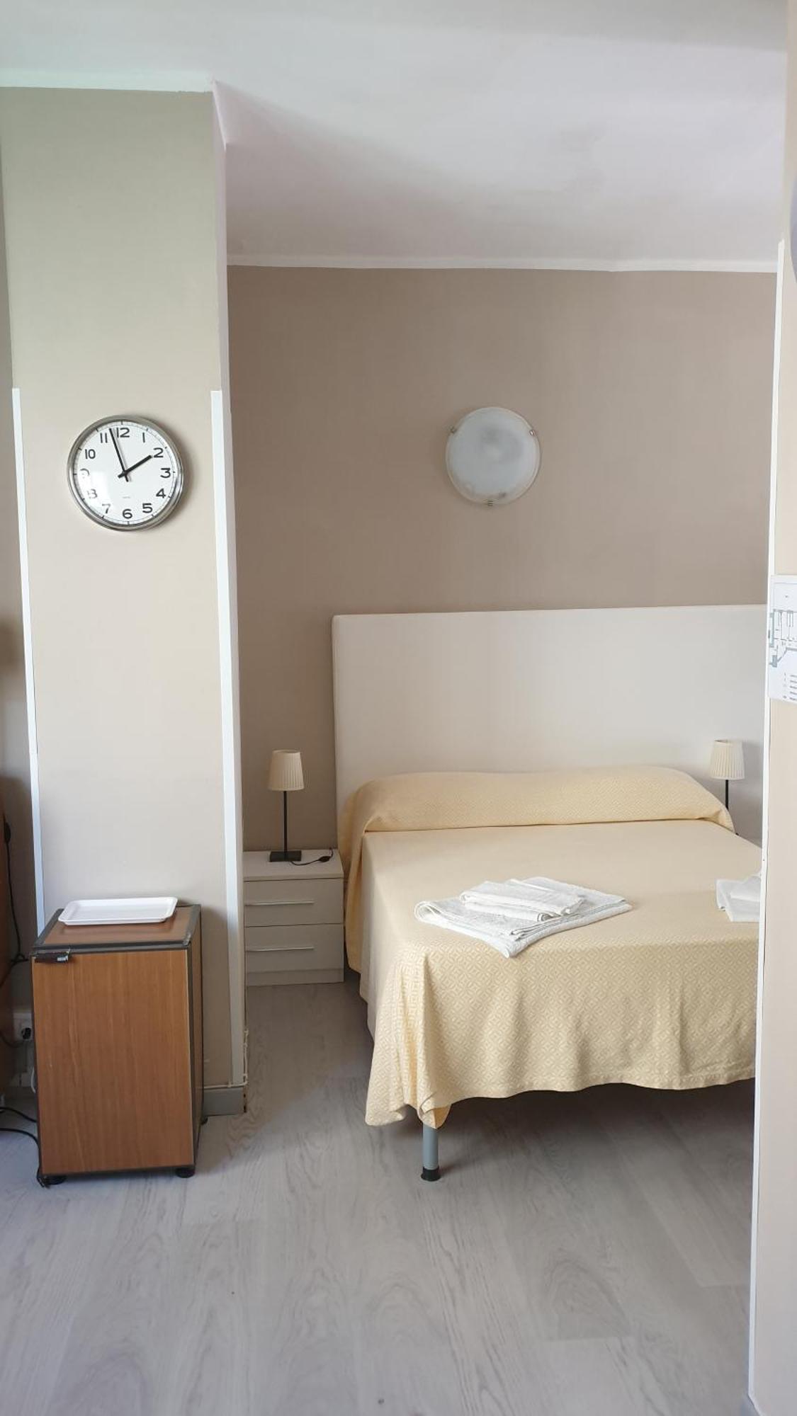Piccolo Hotel Holiday Center 菲纳莱利古雷 外观 照片